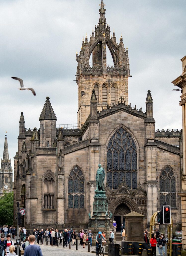 15 Unforgettable Things to Do in Edinburgh (Helpful Guide)